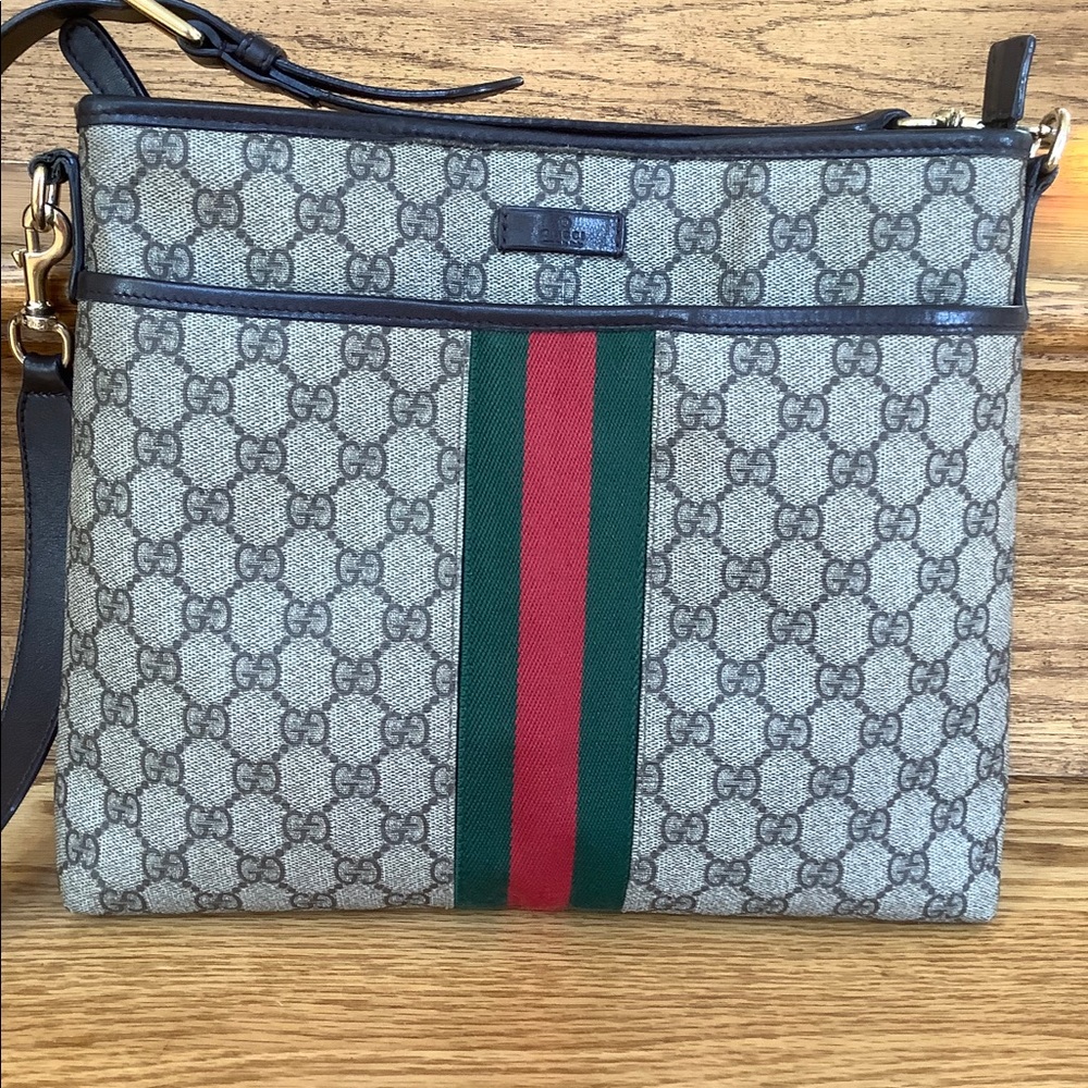 Authentic Gucci Cross Body/Shoulder Bag